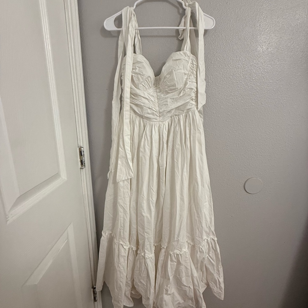 Elegant White Strapless Dress